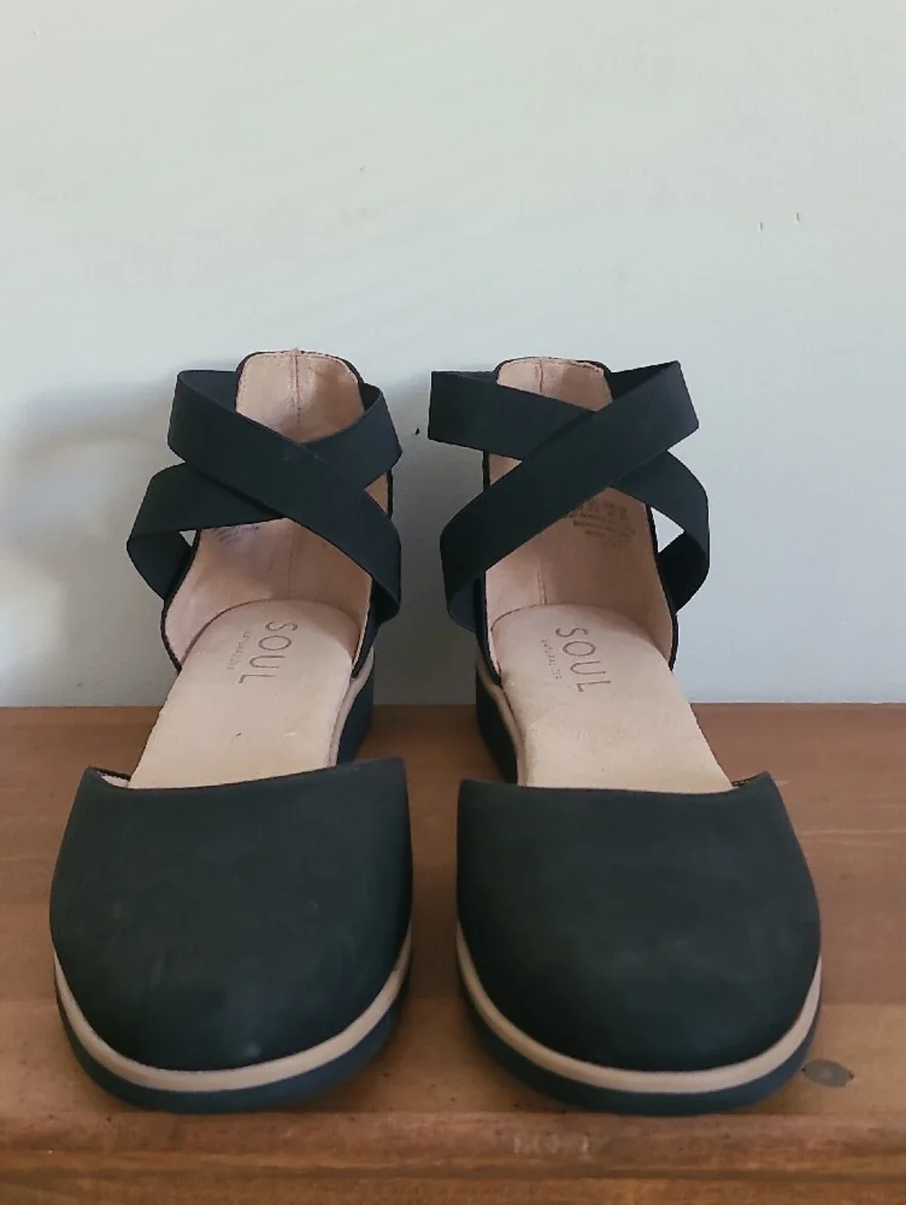 SOUL Naturalizer Black & Beige Cross-Strap Flats